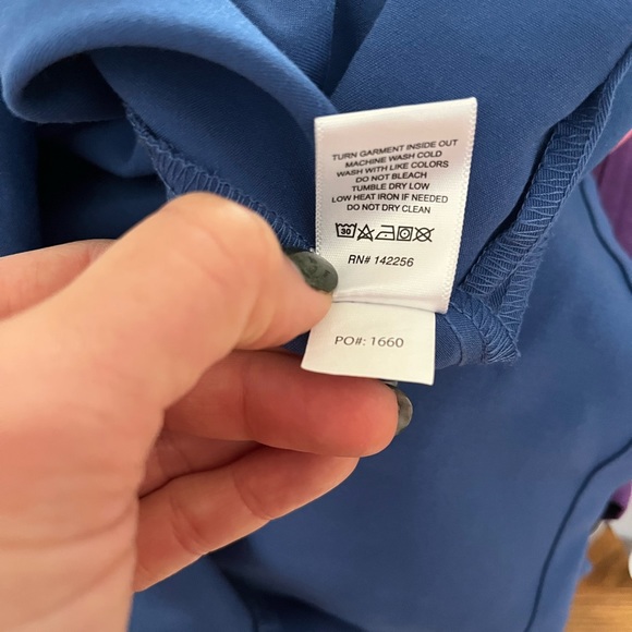 FIGS Limited Edition Caterina One Pocket Scrub Top in Denim. Size Small. - Picture 7 of 9